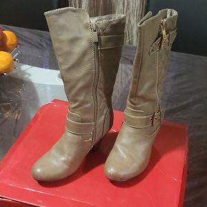 Girl's boots